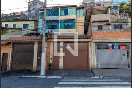 Casa à venda com 200m², 4 quartos e 4 vagasFachada
