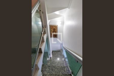 Casa à venda com 200m², 4 quartos e 4 vagasEscada da Garagem