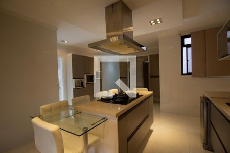 Apartamento à venda com 394m², 5 quartos e 4 vagasCozinha e Área de Serviço