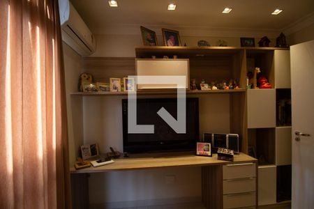 Apartamento à venda com 394m², 5 quartos e 4 vagasQuarto 2