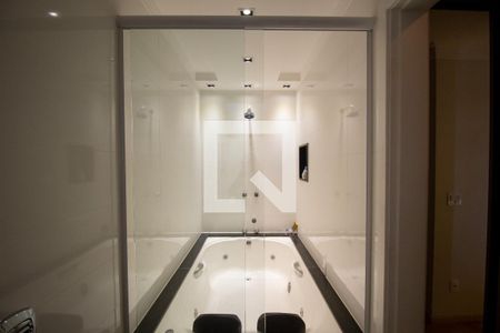 Apartamento à venda com 394m², 5 quartos e 4 vagasBanheiro da Suíte 2