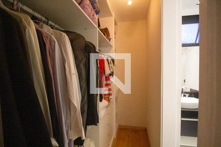 Apartamento à venda com 394m², 5 quartos e 4 vagasCloset da Suíte 2