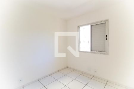 Quarto 1 de apartamento para alugar com 2 quartos, 45m² em Vila Taquari, São Paulo