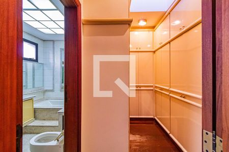 Casa de condomínio à venda com 820m², 4 quartos e 6 vagasSuite 01