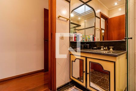 Casa de condomínio à venda com 820m², 4 quartos e 6 vagasBanheiro social