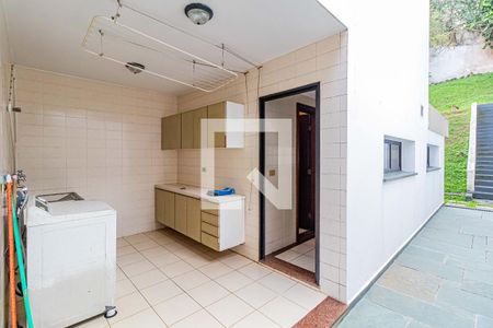 Casa de condomínio à venda com 820m², 4 quartos e 6 vagasLavanderia