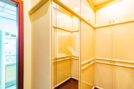 Casa de condomínio à venda com 820m², 4 quartos e 6 vagasSuite 01 - Closet