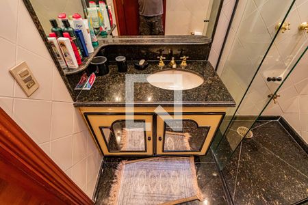 Casa de condomínio à venda com 820m², 4 quartos e 6 vagasBanheiro social