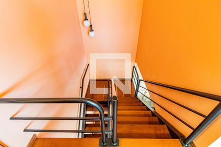 Casa de condomínio à venda com 820m², 4 quartos e 6 vagasEscada