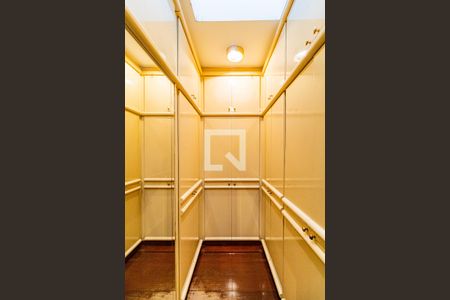 Casa de condomínio à venda com 820m², 4 quartos e 6 vagasSuite 01 - Closet