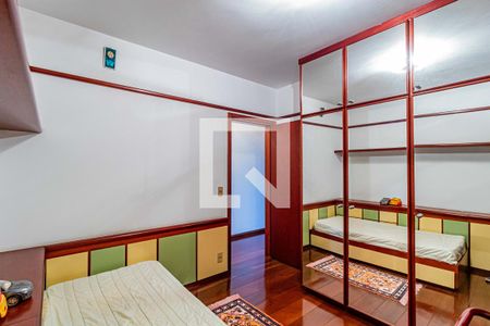 Casa de condomínio à venda com 820m², 4 quartos e 6 vagasQuarto