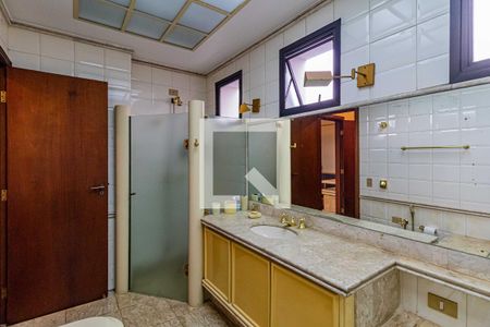 Casa de condomínio à venda com 820m², 4 quartos e 6 vagasSuite 01 - Banheiro