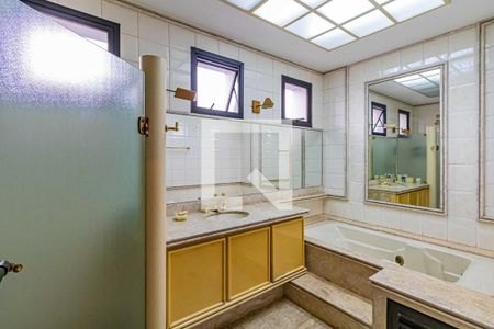 Casa de condomínio à venda com 820m², 4 quartos e 6 vagasSuite 01 - Banheiro