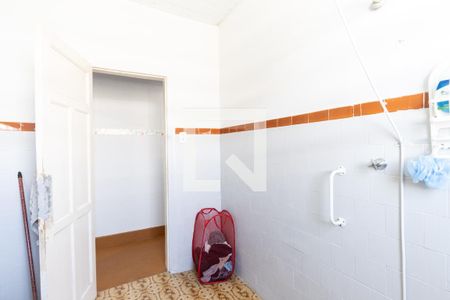 Casa à venda com 100m², 2 quartos e 2 vagas Casa à venda com 100m², 2 quartos e 2 vagasBanheiro