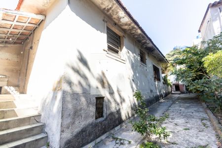 Casa à venda com 100m², 2 quartos e 2 vagas Casa à venda com 100m², 2 quartos e 2 vagasQuintal