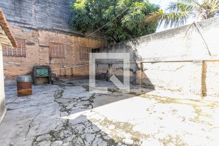 Casa à venda com 100m², 2 quartos e 2 vagas Casa à venda com 100m², 2 quartos e 2 vagasQuintal