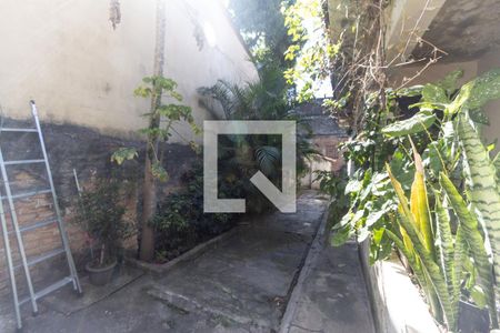 Casa à venda com 100m², 2 quartos e 2 vagas Casa à venda com 100m², 2 quartos e 2 vagasCorredor Lateral