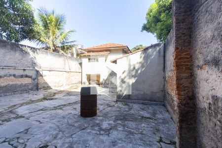 Casa à venda com 100m², 2 quartos e 2 vagas Casa à venda com 100m², 2 quartos e 2 vagasQuintal