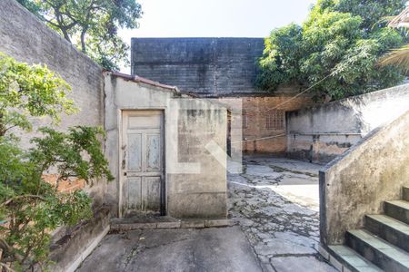 Casa à venda com 100m², 2 quartos e 2 vagas Casa à venda com 100m², 2 quartos e 2 vagasQuintal