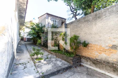 Casa à venda com 100m², 2 quartos e 2 vagas Casa à venda com 100m², 2 quartos e 2 vagasCorredor Lateral