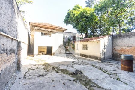 Casa à venda com 100m², 2 quartos e 2 vagas Casa à venda com 100m², 2 quartos e 2 vagasQuintal