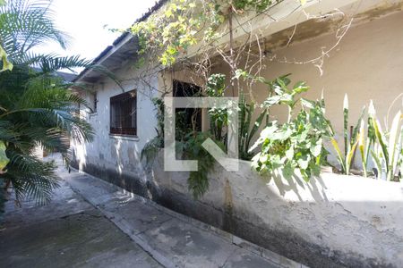 Casa à venda com 100m², 2 quartos e 2 vagas Casa à venda com 100m², 2 quartos e 2 vagasCorredor Lateral