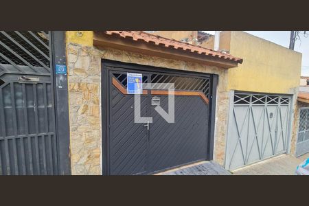 Casa à venda com 110m², 4 quartos e 2 vagasFachada do imóvel com Placa QuintoAndar