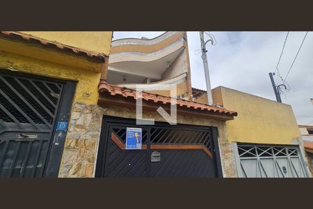 Casa à venda com 110m², 4 quartos e 2 vagasFachada do imóvel com Placa QuintoAndar