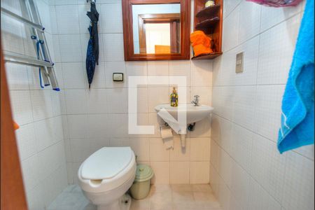 Apartamento para alugar com 135m², 4 quartos e 3 vagas Apartamento para alugar com 135m², 4 quartos e 3 vagasBanheiro de Serviço