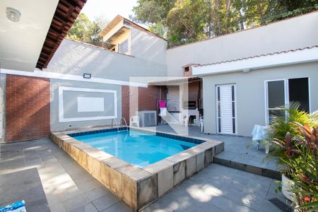 Casa à venda com 220m², 3 quartos e 2 vagasPiscina