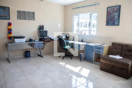 Casa à venda com 200m², 5 quartos e 2 vagas Casa à venda com 200m², 5 quartos e 2 vagasEscritório