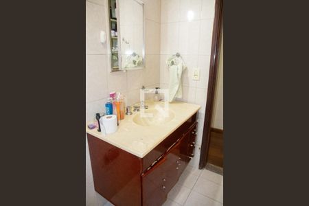 Casa à venda com 200m², 5 quartos e 2 vagas Casa à venda com 200m², 5 quartos e 2 vagasBanheiro 2