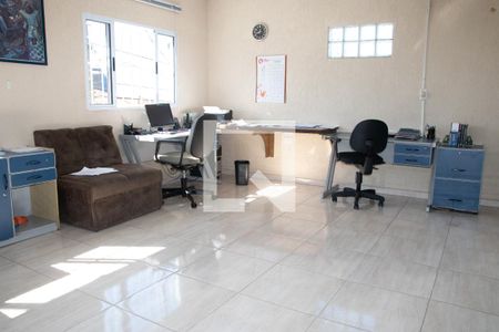 Casa à venda com 200m², 5 quartos e 2 vagas Casa à venda com 200m², 5 quartos e 2 vagasEscritório