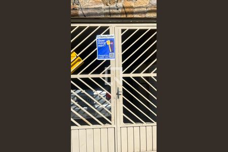 Casa à venda com 200m², 5 quartos e 2 vagas Casa à venda com 200m², 5 quartos e 2 vagasFachada