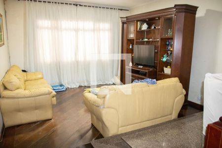 Casa à venda com 200m², 5 quartos e 2 vagas Casa à venda com 200m², 5 quartos e 2 vagasSala