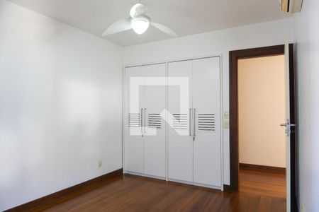 Apartamento à venda com 256m², 4 quartos e 4 vagasQuarto