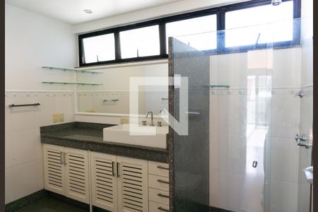 Apartamento à venda com 256m², 4 quartos e 4 vagasBanheiro