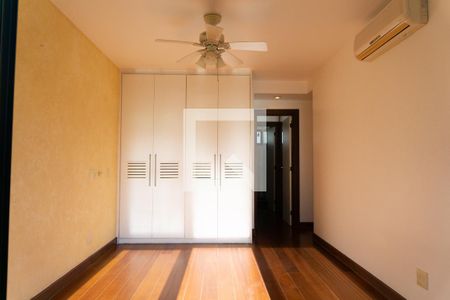 Apartamento à venda com 256m², 4 quartos e 4 vagasQuarto 4