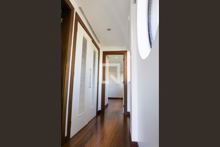 Apartamento à venda com 256m², 4 quartos e 4 vagasCorredor