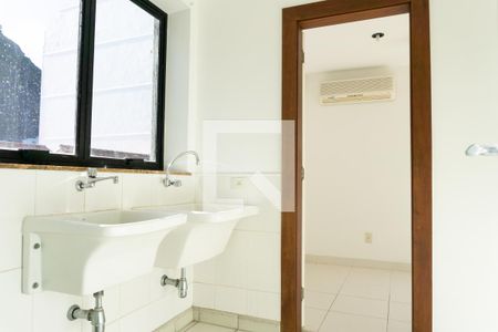 Apartamento à venda com 256m², 4 quartos e 4 vagasLavanderia 