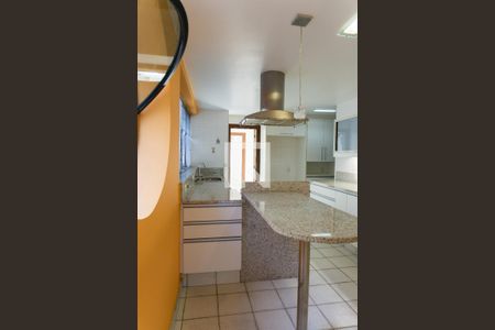 Apartamento à venda com 256m², 4 quartos e 4 vagasCozinha 