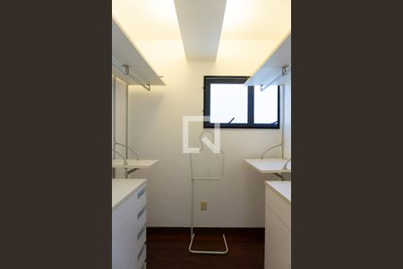 Apartamento à venda com 256m², 4 quartos e 4 vagasCloset