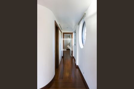 Apartamento à venda com 256m², 4 quartos e 4 vagasCorredor