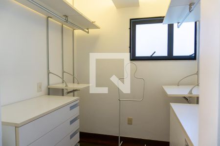 Apartamento à venda com 256m², 4 quartos e 4 vagasCloset