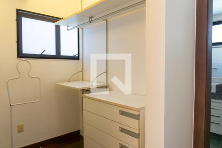 Apartamento à venda com 256m², 4 quartos e 4 vagasCloset