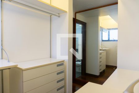 Apartamento à venda com 256m², 4 quartos e 4 vagasCloset