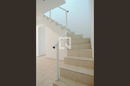 Escada  de apartamento para alugar com 3 quartos, 224m² em Vila Suzana, São Paulo