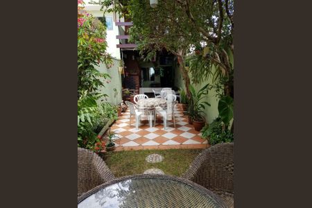 Casa à venda com 200m², 3 quartos e 3 vagas Casa à venda com 200m², 3 quartos e 3 vagasÁrea Externa