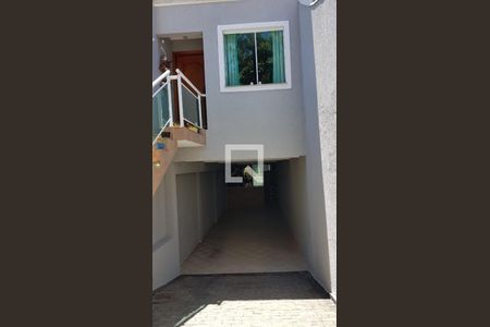 Casa à venda com 200m², 3 quartos e 3 vagas Casa à venda com 200m², 3 quartos e 3 vagasFachada