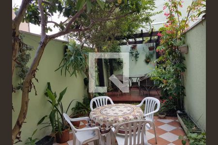 Casa à venda com 200m², 3 quartos e 3 vagas Casa à venda com 200m², 3 quartos e 3 vagasÁrea Externa